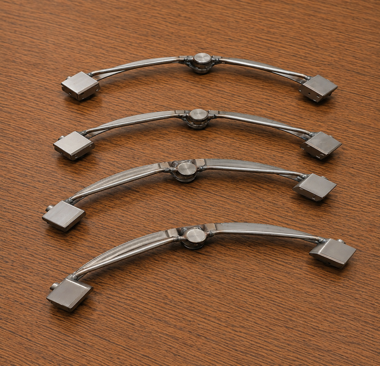 Fin lock assembly